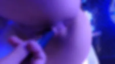 バック姿で潮吹き！おもちゃ責め